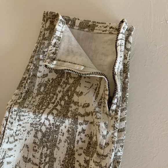 Free People cropped feather print skinny jean - Picture 3 of 3